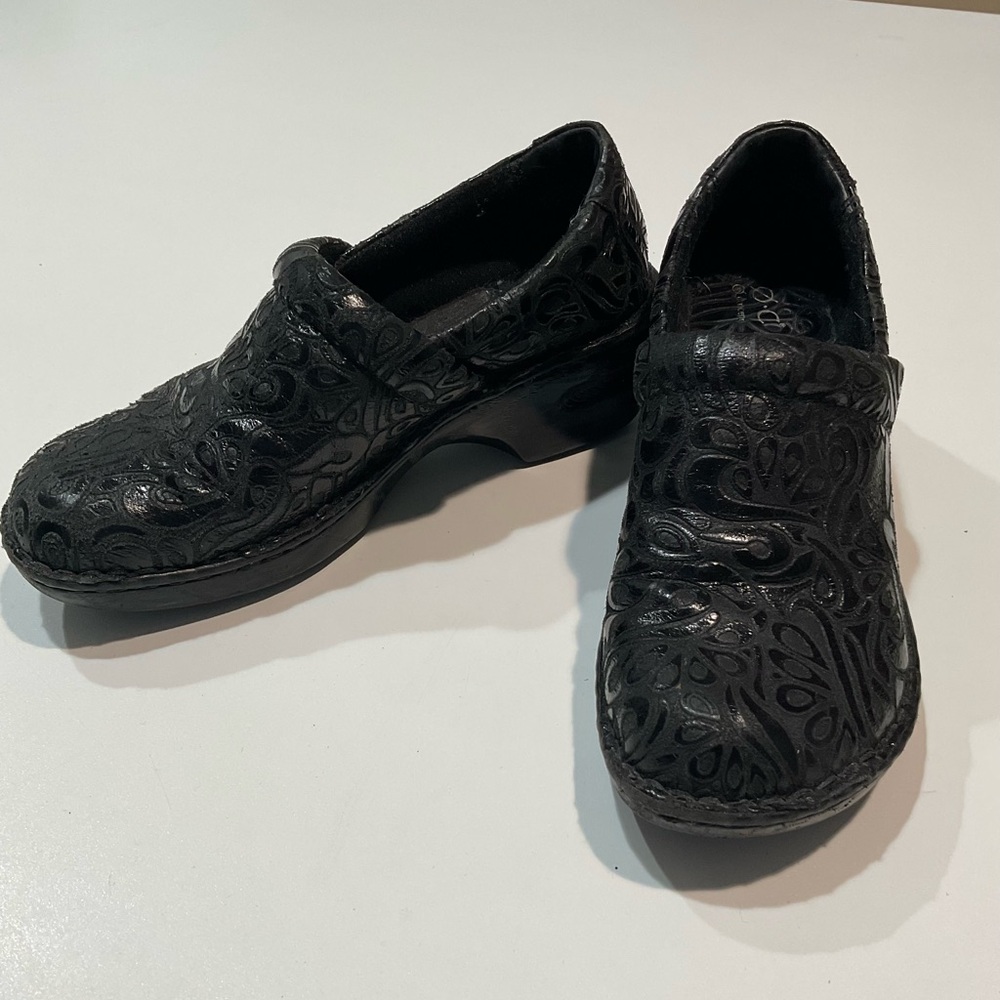 ☃️☃️BOC Born Concept Black Leather Women’s Clogs, Size 7.5